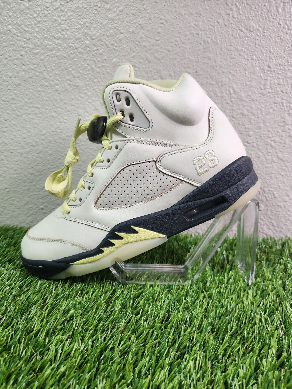 Air Jordan 5 Retro Luminous Green Size 9W (7 Men’s) Brand New White Yellow